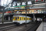 Ein Messsteuerwagen wird von 103 222-6 aus dem Hamburger Hbf geschoben. 05.06.2012