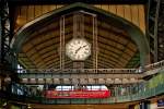 Bahnhofsuhr im Hauptbahnhof Hamburg - 13.07.2013