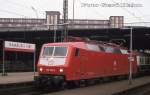 120129 am 9.6.1988 um 17.39 Uhr vor IC 784  Wetterstein  im HBF Hamburg.