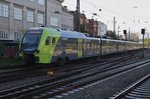 1430 036-2 erreicht zusammen mit 1429 504-2 als RB61 (NBE75537) aus Itzehoe am 21.4.2016 den Hauptbahnhof der Hansestadt.