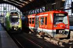 474 037-9 trifft am 10.11.2019 als S31 von Hamburg-Altona nach Hamburg Berliner Tor in Hamburg Dammtor auf 445 015-4 als RE7 (RE21068) von Hamburg Hauptbahnhof nach Flensburg.