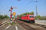 DB Cargo 187 111 mit gemischten Güterzug am 21.04.18 in Hanau Hbf