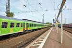 Locomore im Flixtrain Design am 27.04.18 in Hanau Hbf 