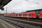 DB S-Bahn Rhein Main 430 687 mit Weihnachtsgrüßen am 22.12.18 in Hanau Hbf 