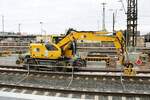 Hering Bahnbau Liebherr 920 Rail am 29.01.22 in Hanau Hbf vom Bahnsteig aus fotografiert