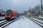 DB Regio Bombardier Twindexx 445 059 am 17.12.22 in Hanau Hbf Südseite vom Bahnsteigende aus fotografiert