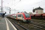 VIAS/Odenwaldbahn Bombardier Itino VT121 am 23.12.22 in Hanau Hbf Südseite vom Bahnsteigende aus fotografiert