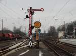 Ein Zwerg Flügelsignal am 29.02.16 in Hanau Hbf vom Bahnsteig aus fotografiert