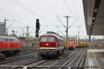 232 550 mit einem Bauzug am 29.3.10 in Hannover HBF.