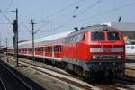 218 451 mit einem RE nach Bad Harzburg am 21.5.10 in Hannover HBF.