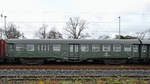 Ein Eilzugwagen mit Gepäckabteil Typ BDyg Anfang Dezember 2018 am Hattinger Bahnhof.