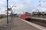 Am 25.10.2017 erreicht 101 122 mit IC2279 nach Karlsruhe den Hauptbahnhof Heidelberg.