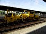 Eine Gleisbaumaschiene steht am 09.10.11 in Heidelberg Hbf 