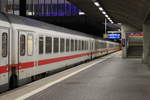 Ausfahrt des IC 1074 Stuttgart - Hamburg am 05.09.2015 in Heidelberg Hauptbahnhof.