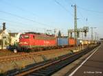 Containerzug aus Tschechien gezogen von 140 327 an der Signalbrcke in Heidenau, 21.09.2006  