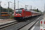 In Heilbronn Hbf einfahrend die 147 002 mit einem N-Wagenzug nach Osterburken am Donnerstag den 6.9.2018 