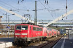 111 067 zieht RE8 Würzburg-Stuttgart am 31.12.2022 in den Heilbronner Hbf.