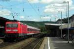 Die 143 012-3 (Die Prfziffer steht interessanterweise nur an der Seite der Lok) wartet mit der RB 39910 (Stuttgart - Bad Friedrichshall-Jagstfeld) in Heilbronn Hbf auf die Weiterfahrt.