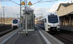 Ein Holländischer Regionalzug aus Maastricht(NL) nach Aachen-Hbf(D) und hält in Herzogenrath und fährt dann weiter in Richtung