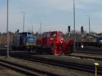 In der Abendsonne ruht sich die Schneeschleuder am 12.3.2011 in Hof Hbf vom anstrengenden Winterdienst aus.Hinten ist die MWB V 1354 abgestellt.