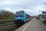 245 208-4 zieht am 21.04.2017 eine N-Wagen-Garnitur nach Westerland (Sylt).