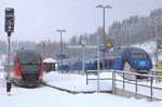 Bahnsteigszene in Johanngeorgenstadt, Winterwetter, Schneefall.21.01.2018, 14:28 Uhr.