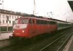 An einem frhen Morgen im Oktober 2000 stand in Kaiserslautern die 110 467 mit einer Regionalbahn.