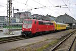 T4T 111 207-7 steht mit einem Funkmesszug in Karlsruhe Hbf.