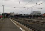 Der Bahnsteig 10 am 04.04.2012 in Kassel Hbf.