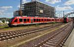 648 465-2 und 648 464-5 erreichen am 17.6.2017 als RB84 (RB21668) von Lübeck Hauptbahnhof den Kieler Hauptbahnhof.