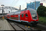 DBpbzfa  Ahrensburg  mit Schublok 112 180-5 von DB Regio Schleswig-Holstein (DB Regio Nord) stellt RE 21035 (RE70) nach Hamburg Hbf im Startbahnhof Kiel Hbf auf Gleis 5 bereit.