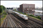 Ein ICE 1 fährt hier am 27.05.2020 um 13.55 Uhr in Kiel Hauptbahnhof in Richtung Hamburg ab.