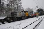 Hier 277 031-1 mit 261 309-9 und 293 508-8, dieser Lokzug stand am 22.11.2015 in Kiel Hbf.