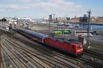 143 163-4 macht sich am 16.3.2016 mit einer RB77 (RB21121) von Kiel Hbf. nach Neumünster auf den Weg.