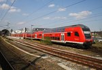 218 333-3 zieht den RE83 (RE21619) von Kiel Hauptbahnhof nach Lübeck Hauptbahnhof am 2.5.2016 in den Startbahnhof.