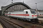 146 567-3 brachte am 1.7.2017 den IC2046 von Dresden Hauptbahnhof nach Köln Hauptbahnhof, soeben wird dieser in Richtung Westen/BW verlassen.