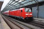 146 277 und 146 269 stehen am 1.7.2017 mit dem RE6 (RE10625)  Westfalen-Express  von Köln/Bonn Flughafen nach Minden(Westf) im Kölner Hauptbahnhof.