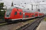 RE6 (RE10620)  Westfalen-Express  von Minden(Westf) nach Köln/Bonn Flughafen fährt am 1.7.2017 in den Kölner Hauptbahnhof ein.