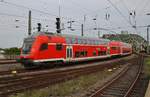 RE1 (RE10132)  Nordrhein-Westfalen-Express  von Hamm(Westf) nach Aachen Hauptbahnhof fährt am 16.8.2017 in den Kölner Hauptbahnhof ein.