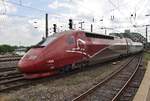 43 310-5 erreicht am 4.7.2017 als THA9448 von Essen Hauptbahnhof nach Paris Nord den Kölner Hauptbahnhof.