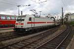 146 572-3 schiebt am 2.7.2017 den IC2041 nach Hannover Hauptbahnhof aus dem Kölner Hauptbahnhof.