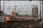 111152 fährt mit einer Dosto Garnitur hier am 17.3.2005 in Köln HBF ein.