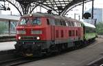 218 457-0 durchfährt am Morgen des 24.06.2021 mit einem Leerzug den Kölner Hauptbahnhof in Richtung Westen.