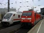 IC Treff im Klner Hbf., links Gleis 8 Steuerwagen in Richtung ???,rechts die BR 101 122-0 mit IC 2115 nach Stuttgart.