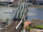 3 x 3 Bögen = Hohenzollernbrücke -    Blick vom Kölner Dom auf Ausfahrt eines ICE 3-Zuges aus dem Kölner Hauptbahnhof, bzw.