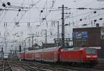 146 004 mit dem RE11015 nach Koblenz bei der Ausfahrt aus Kln Hbf 27.12.09