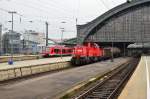 Gravita 261 106 mit einer Übergabe durch den Kölner Hbf, links steht der 620 520 als RB 22 nach Trier Hbf.30.11.2014