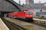 Einen RB 27 schiebt die 143 009 in den Kölner Hbf am Donnerstag den 30.10.2014