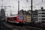 620 010 als RB 25 nach Meinerzhagen bei der Einfahrt nach Köln Hbf, Gleis 10, am 9.12.14.