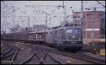 140261 hat am 26.4.1990 bei der Einfahrt in Köln HBF um 14.05 Uhr nicht nur einen Postzug am Haken sondern auch noch 151021 im Schlepp.